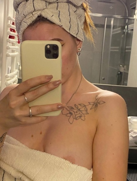 fat british lesbian hot nude gallery